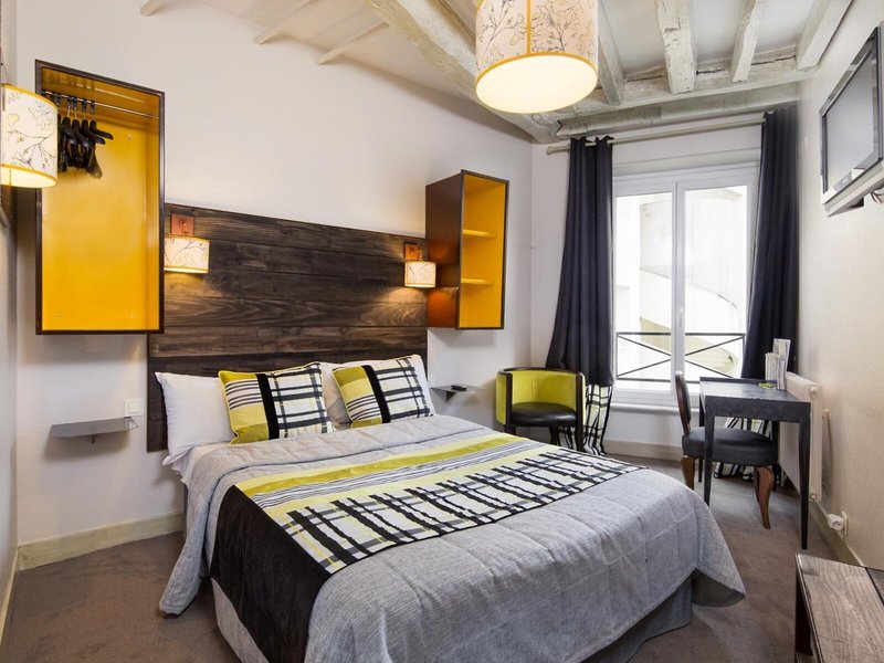 Claret 23 - Room Example