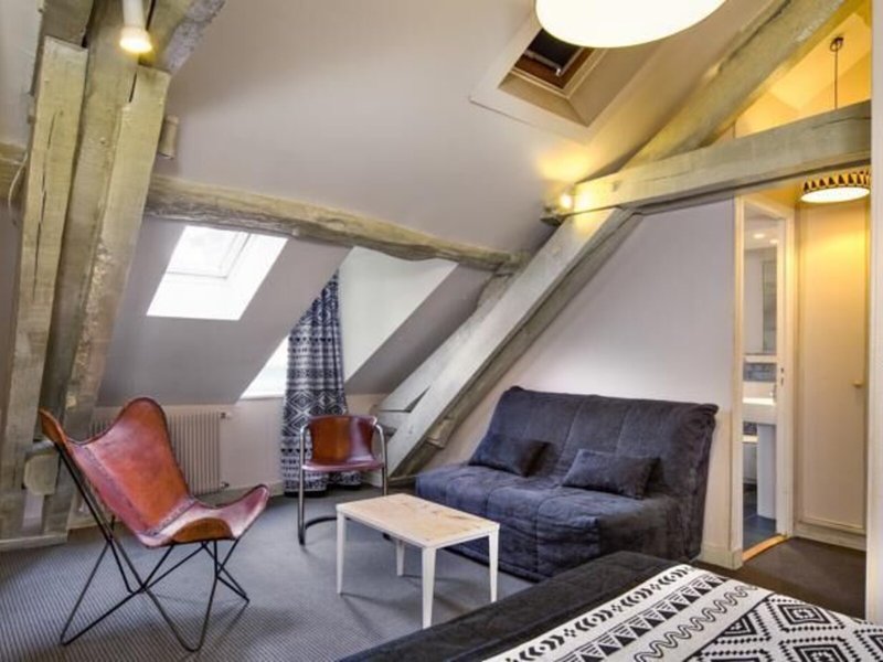 Claret 24 - Room Example