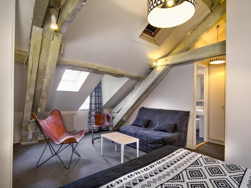 Claret 26 - Room Example