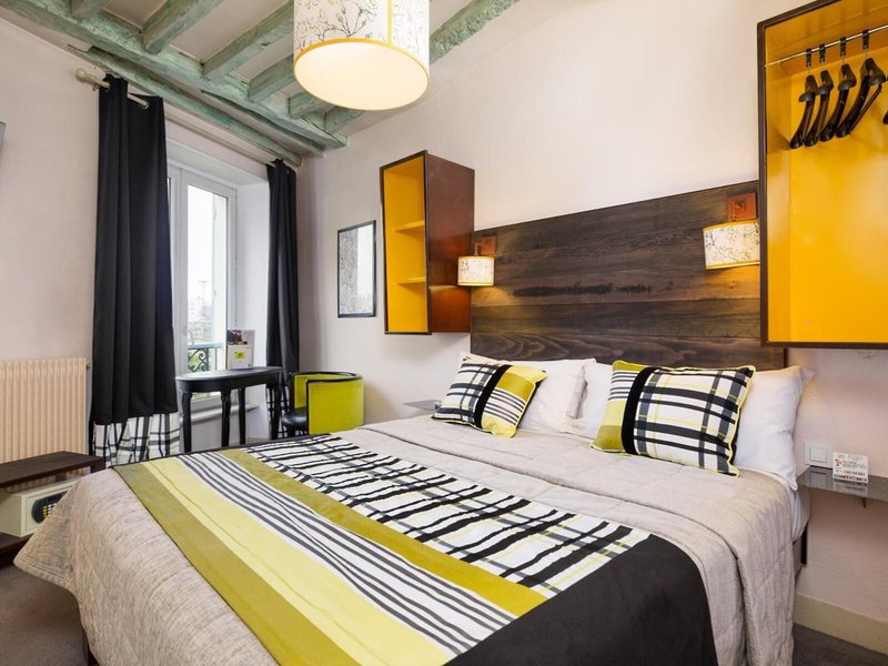 Claret 27 - Room Example