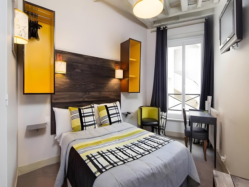 Claret 28 - Room Example