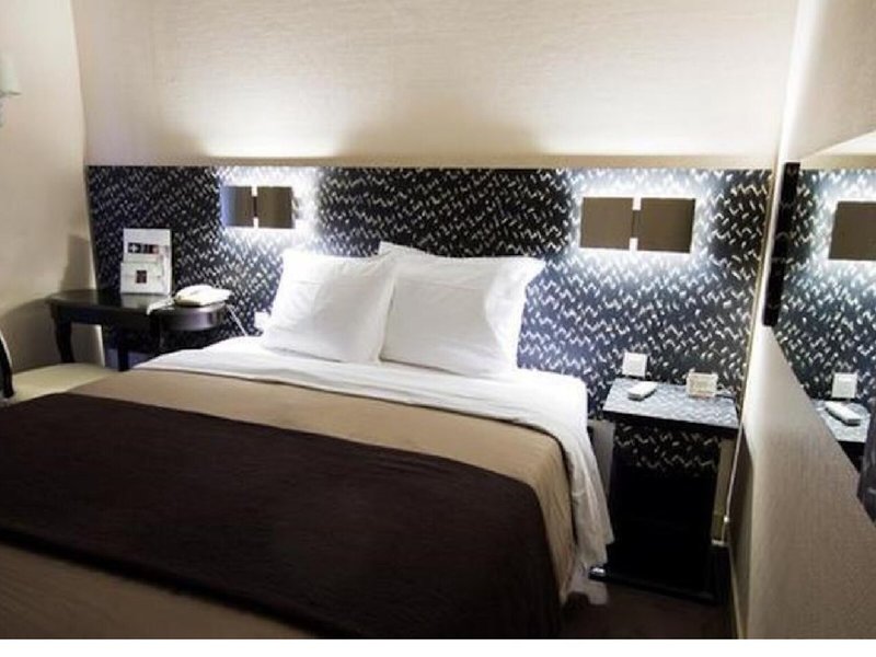 Claret 32 - Room Example