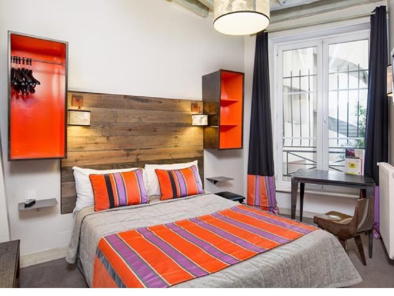 Claret 35 - Room Example