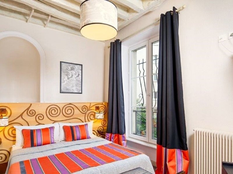 Claret 36 - Room Example