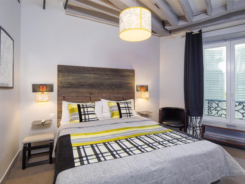 Claret 37 - Room Example