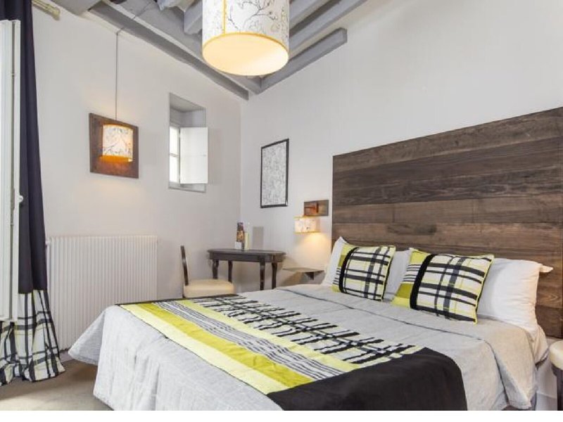 Claret 39 - Room Example