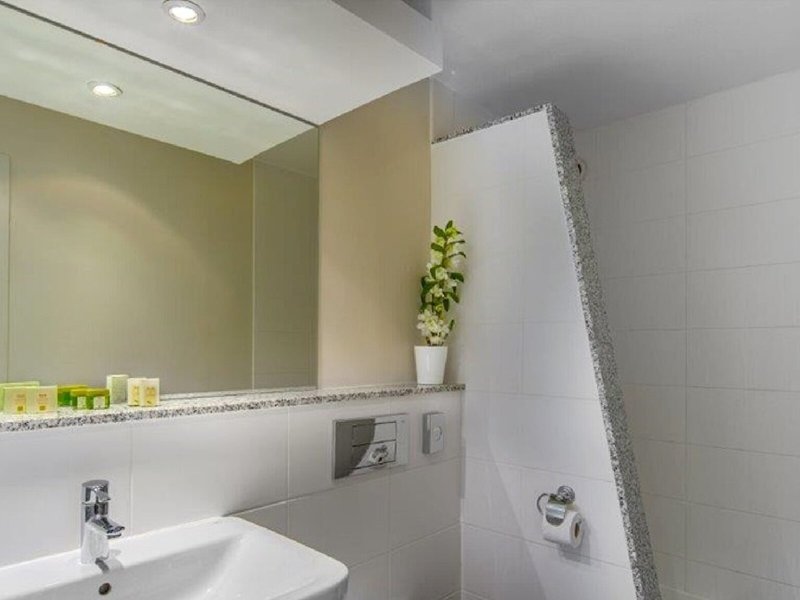 Claret 40 - Bathroom Example