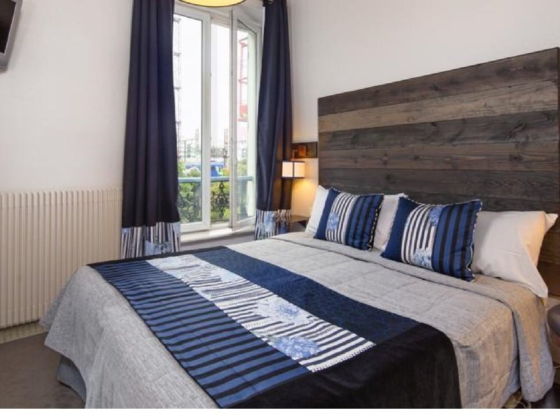 Claret 43 - Room Example