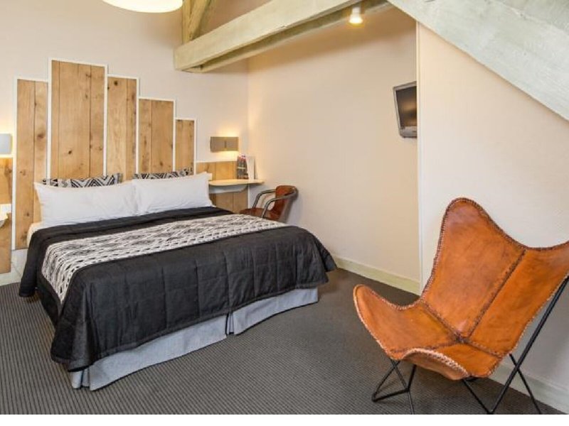 Claret 45 - Room Example