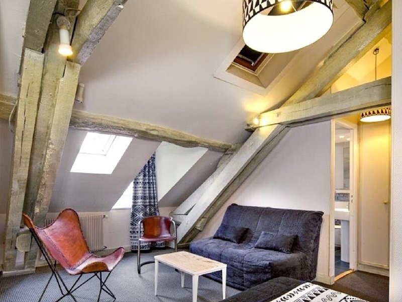 Claret 46 - Room Example