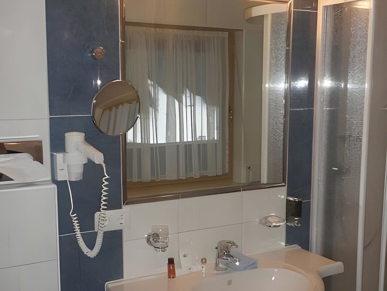Hotel Post 4 - Bathroom Example