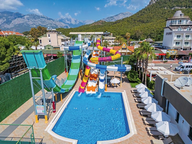 Hotel Sailor's Beach Club 13