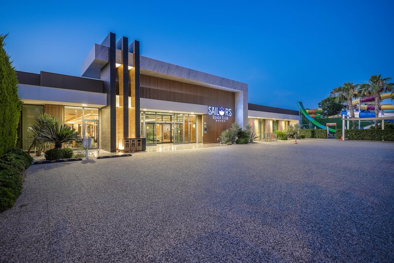 Hotel Sailor's Beach Club 52