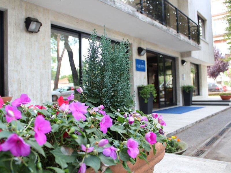 Club Hotel 6