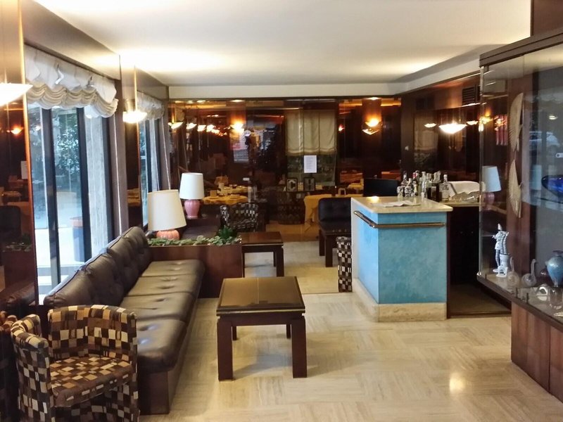 Club Hotel 7
