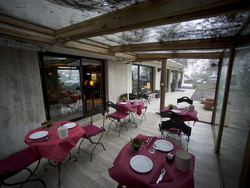 Club Hotel 8