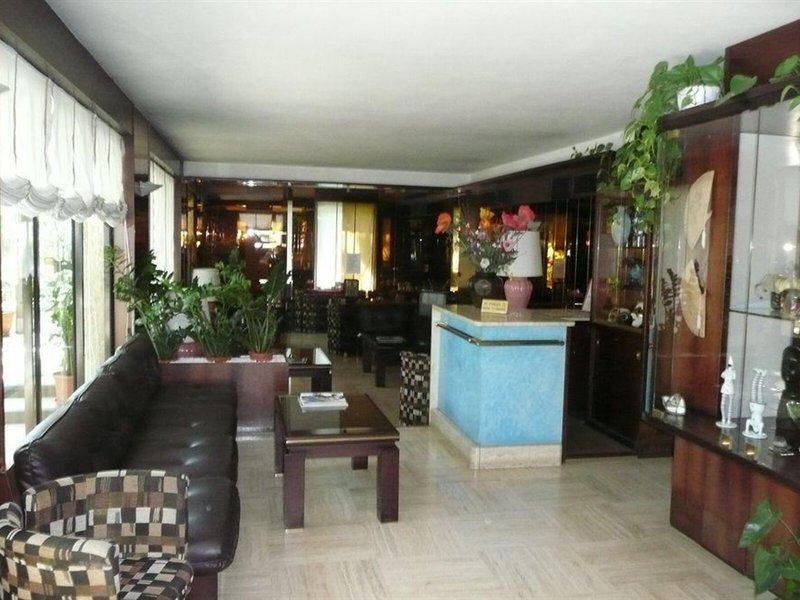 Club Hotel 9