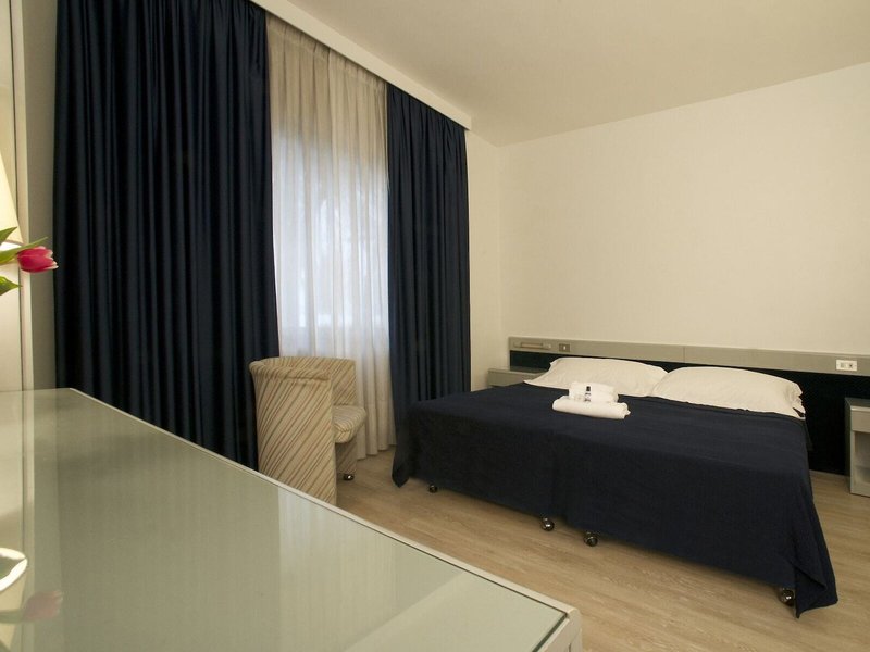 Club Hotel 11