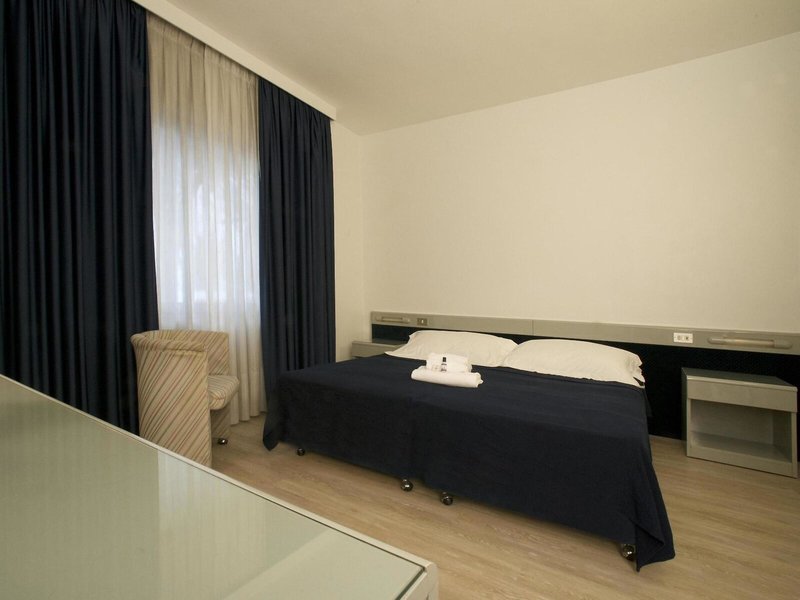 Club Hotel 16