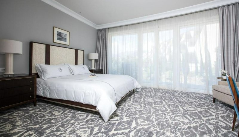Royal Blue Hotel 9
