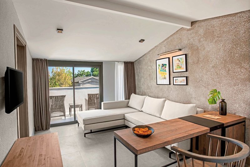 Club Marvy by Paloma 9