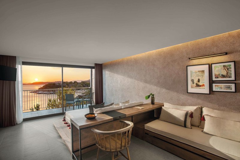 Club Marvy by Paloma 18