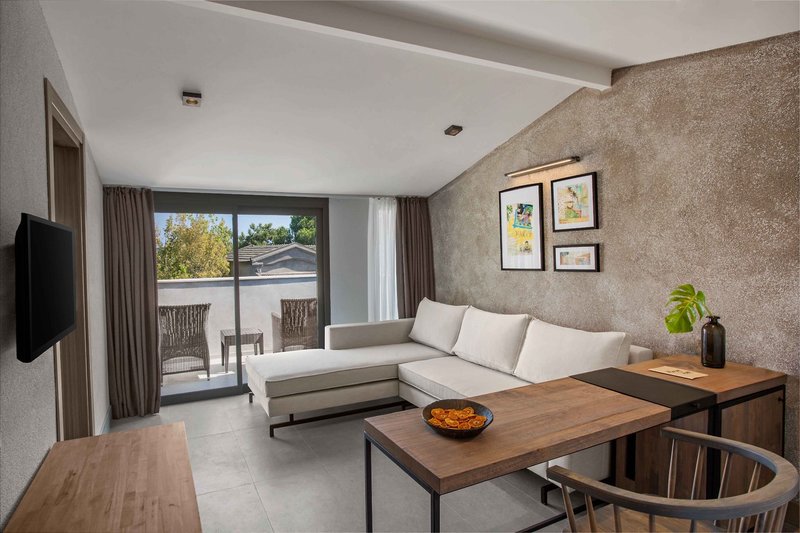 Club Marvy by Paloma 20