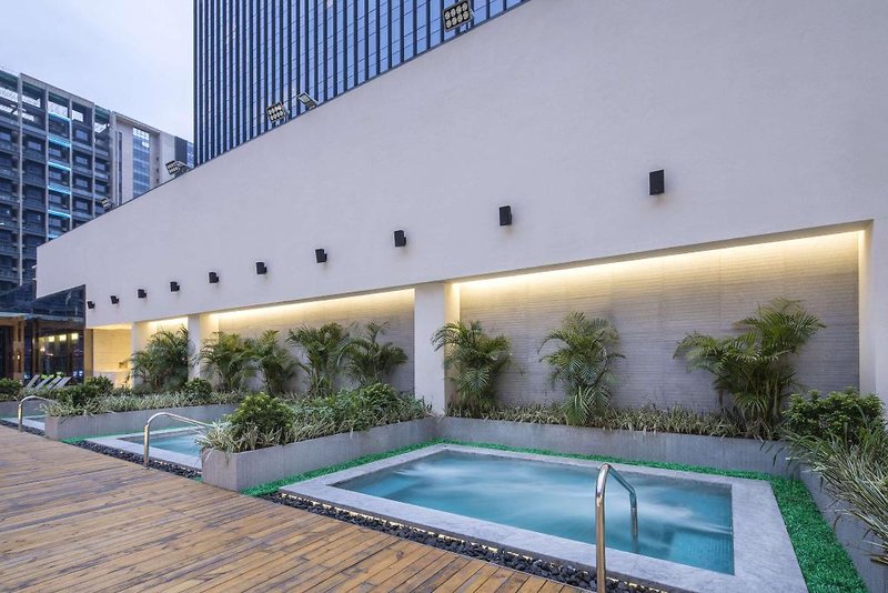 DoubleTree by Hilton Hotel Shenzhen Longhua