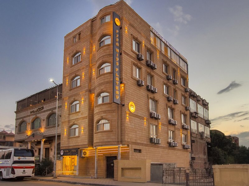 Pyramids Plateau Hotel