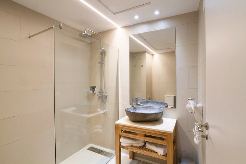 Marconfort Costa del Sol 6 - Bathroom Example