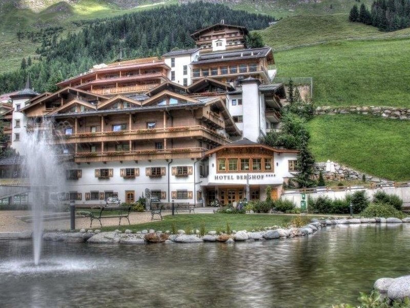Hotel Berghof - Crystal Spa & Sports 1