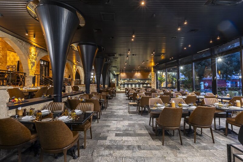 Lord's Palace Hotel 10