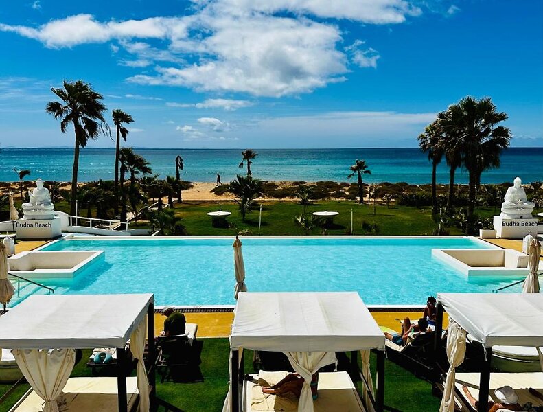 LIVVO Budha Beach 1