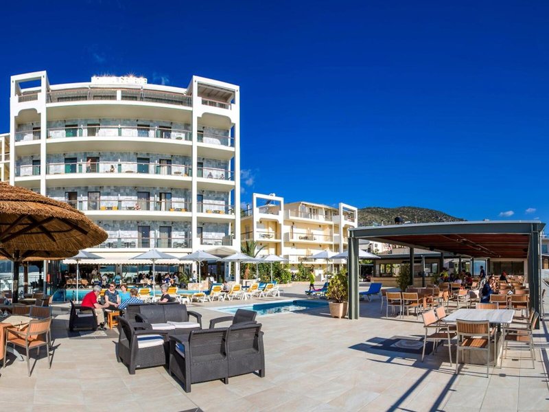 John & George 2 - Exterior