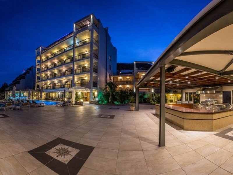 John & George 4 - Exterior