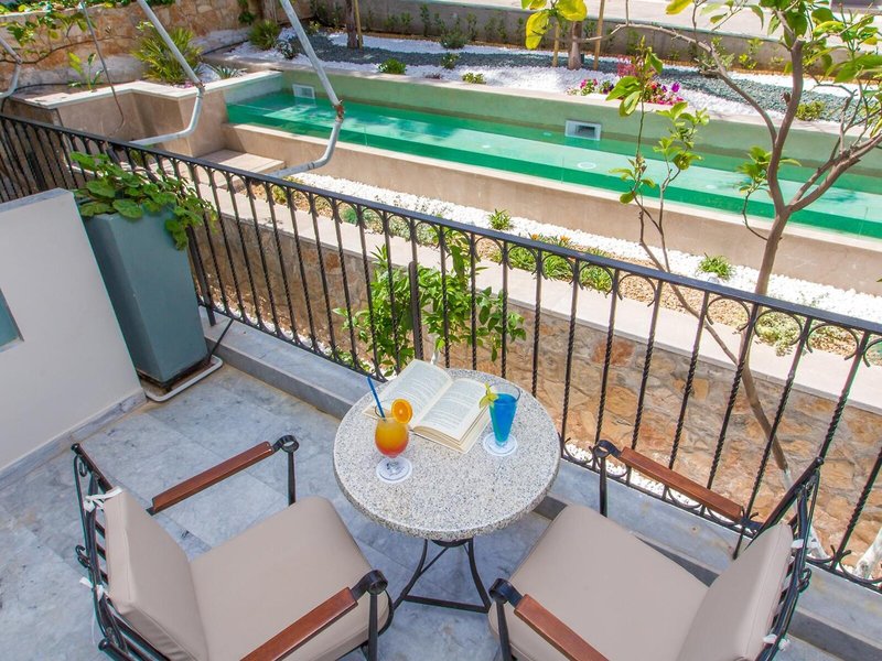 John & George 10 - Outdoor Pool