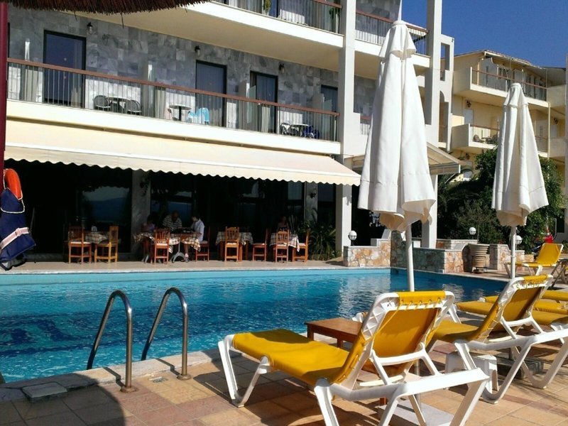 John & George 18 - Outdoor Pool