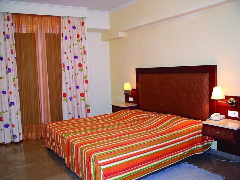 John & George 37 - Room Example