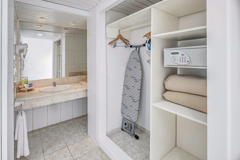 Sol Cayo Coco 14 - Bathroom Example