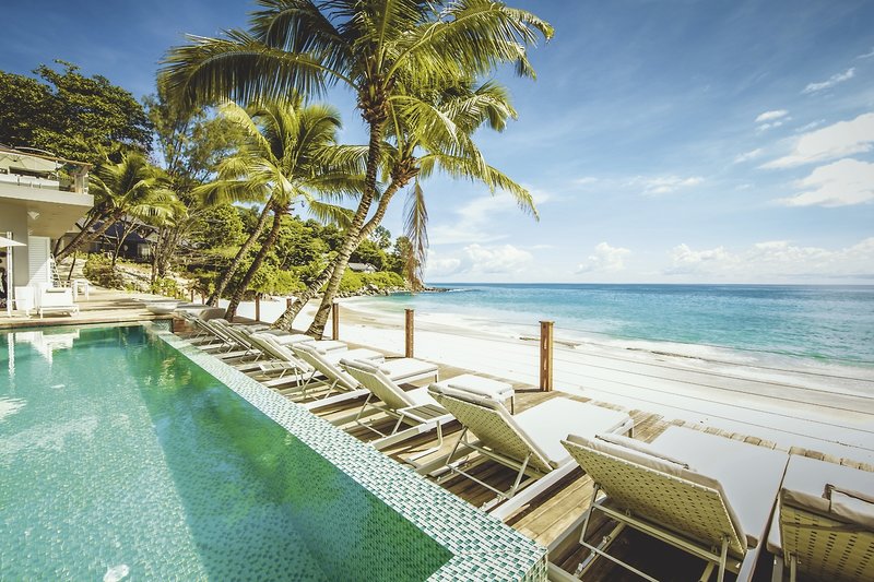 Carana Beach Hotel 10