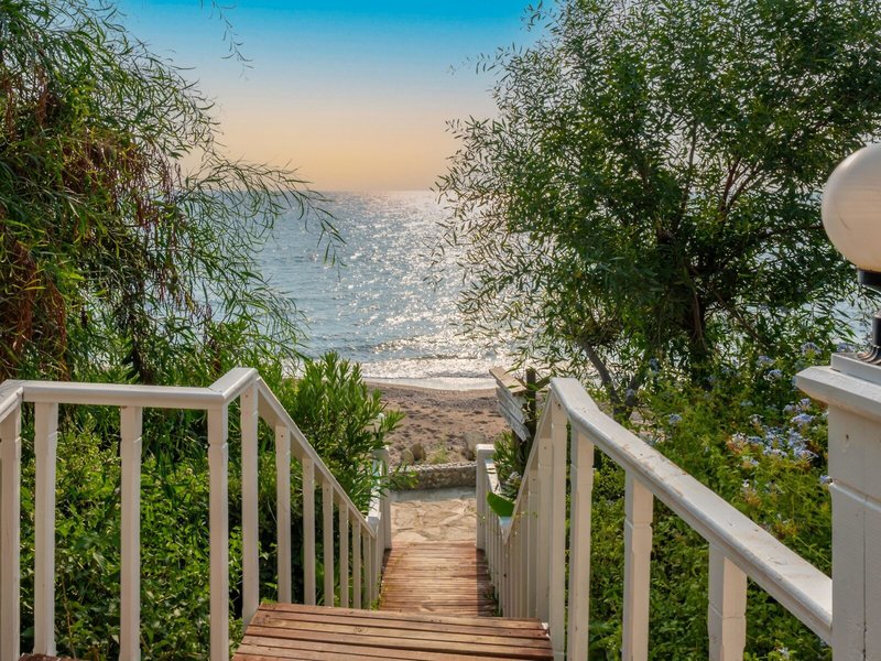 Flora Garden Beach 7