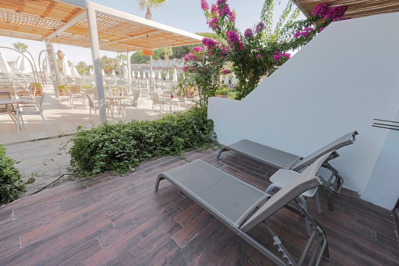 Flora Garden Beach 16