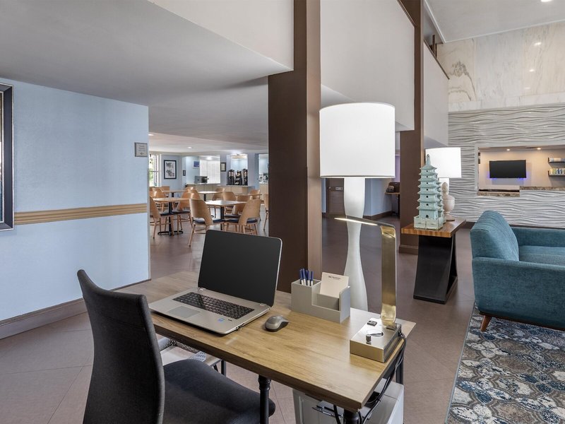 Best Western Palm Beach Lakes 17