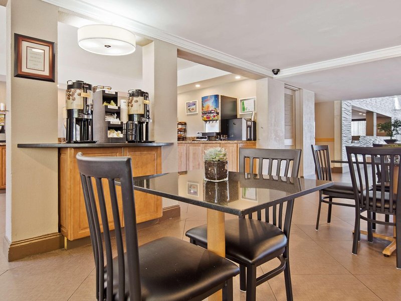 Best Western Palm Beach Lakes 19