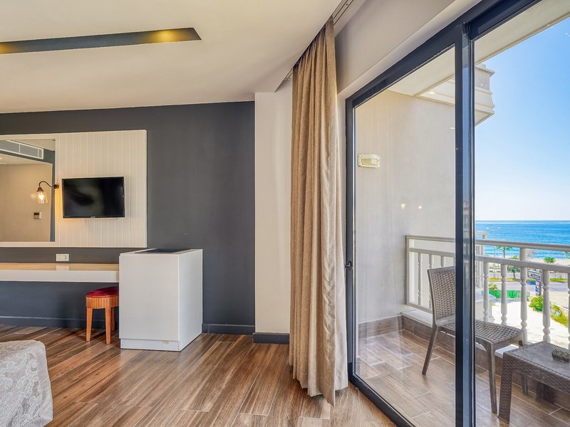 Sey Beach Hotel & Spa 33