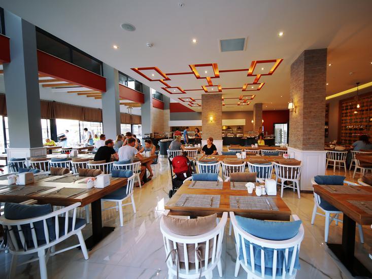 Sey Beach Hotel & Spa 4