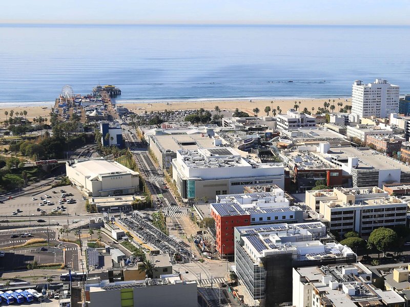 Hampton Inn & Suites Los Angeles/Santa Monica 2