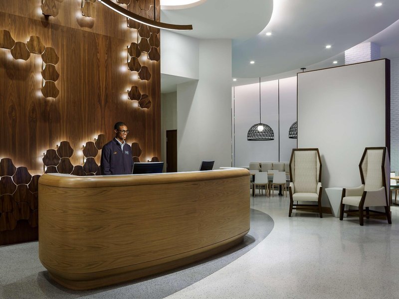 Hampton Inn & Suites Los Angeles/Santa Monica 5