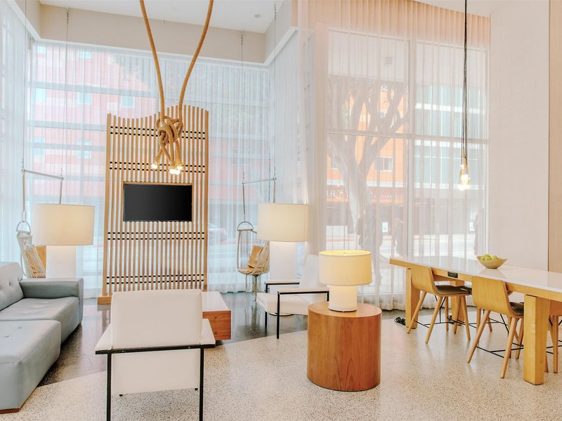 Hampton Inn & Suites Los Angeles/Santa Monica 10