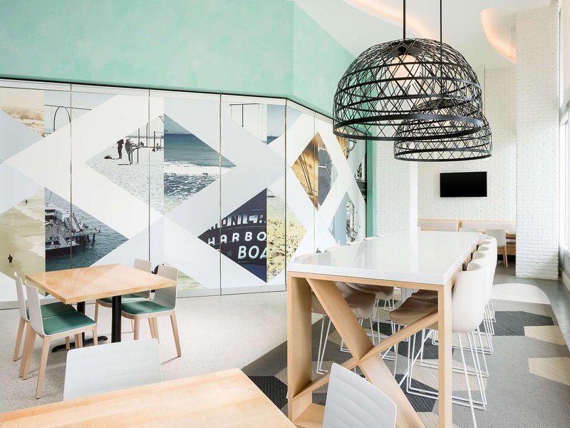 Hampton Inn & Suites Los Angeles/Santa Monica 11